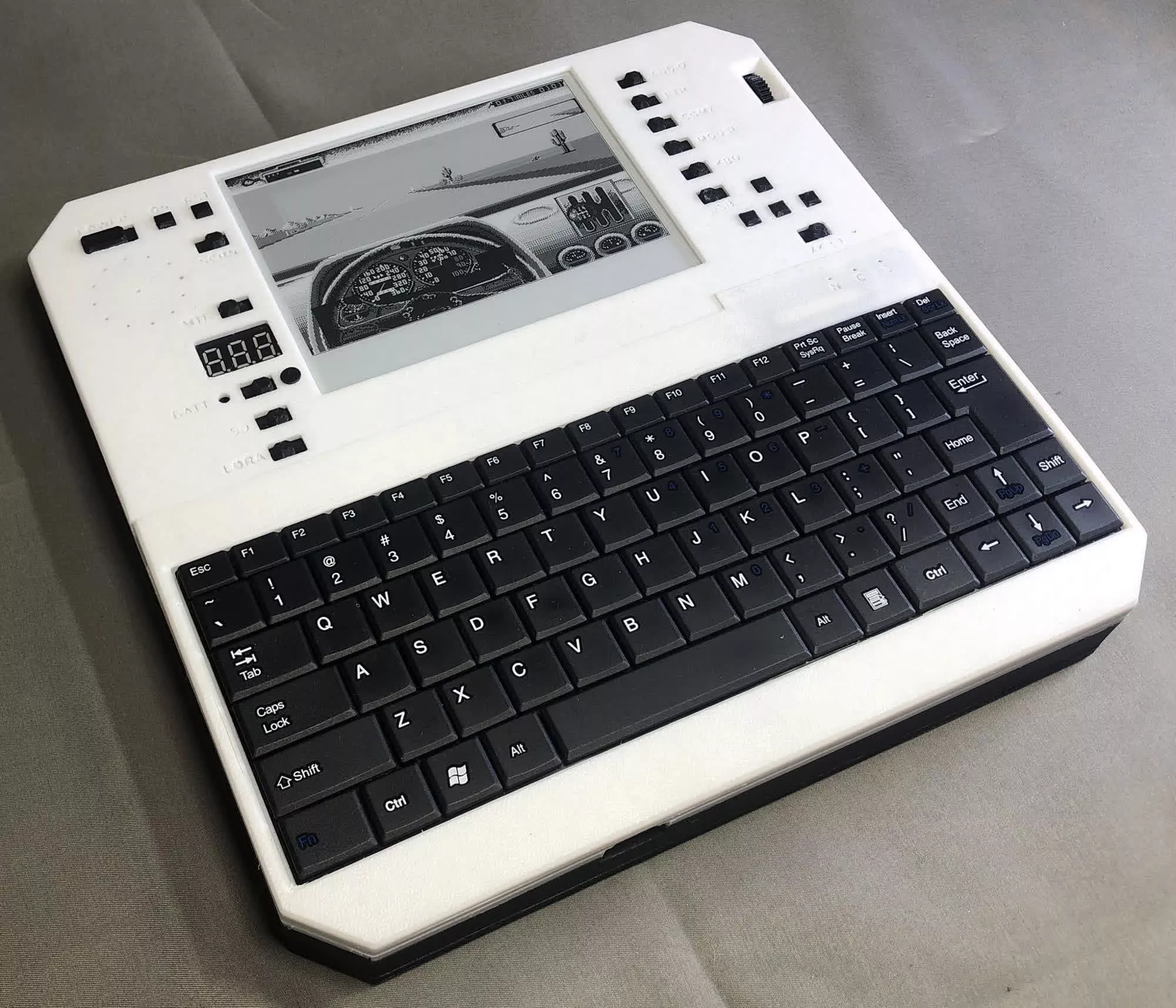 Evertop DIY PC will give you hundreds of hours of DOS fun on a single charge